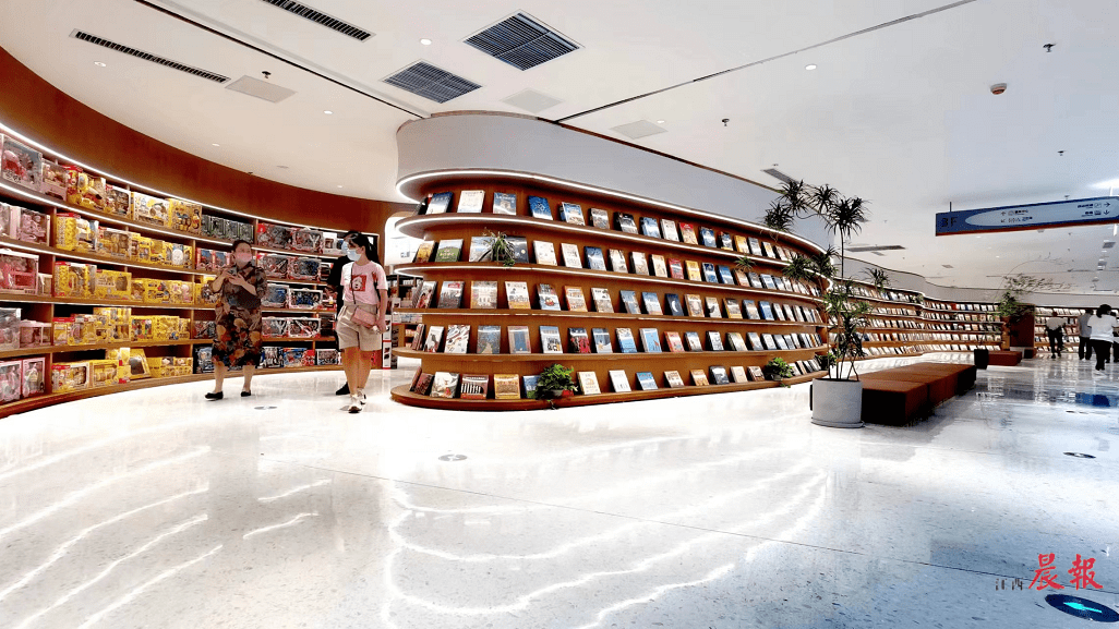 南昌市八一广场新华书店迎来开放试营业首日_文化_江西_书香