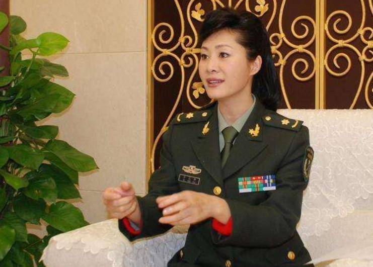 有军衔的明星:闫妮不知道自己级别,潘长江有大将风范_军人_军队_网友