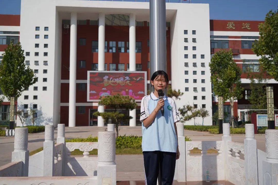濮阳市绿城中学举行迎国庆主题教育系列活动_祖国_祝福_国旗