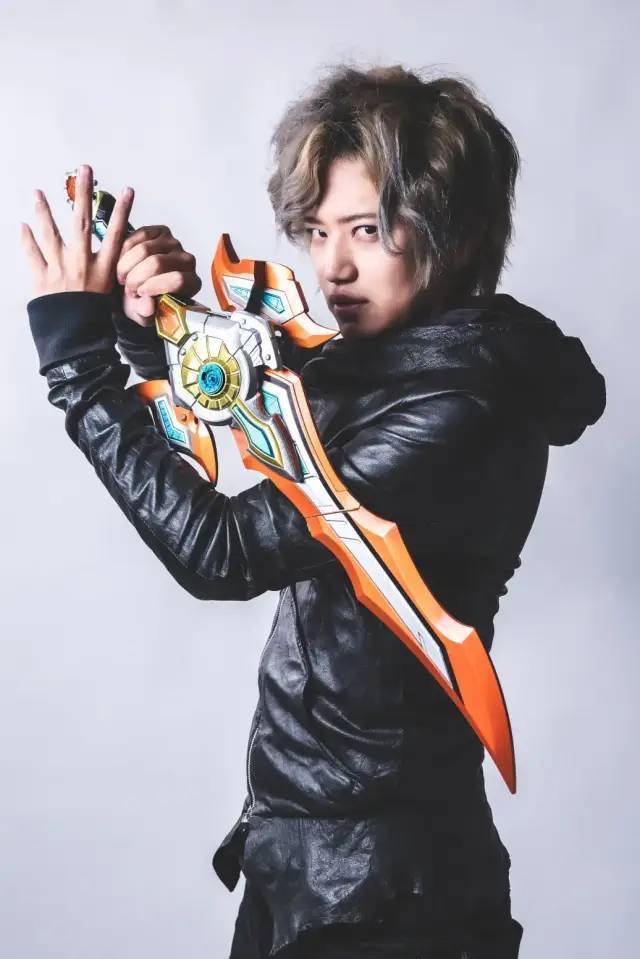 假面骑士outsiders新情报公布,帝骑哥获取铠甲勇士武器_真理_黎斗