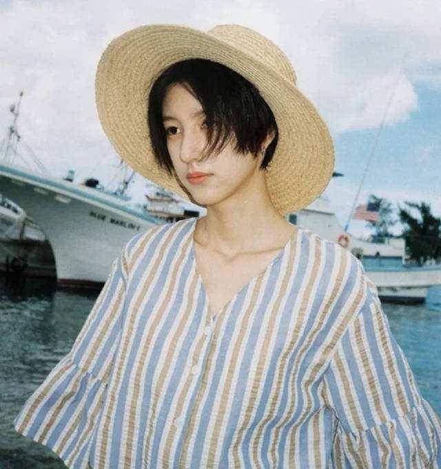 华晨宇的绯闻女友王悦伊,她的五官太优越!_少女_长相_下颌