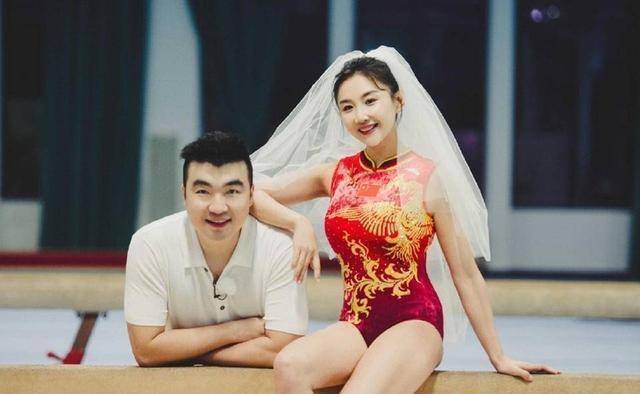 一,图集:撒狗粮,衣婚尹鸿博和妻子主题婚纱照美到爆北京时间9月28日