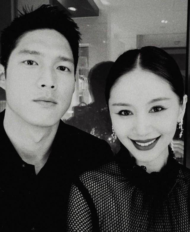 两人在节目中的甜蜜,圈了不少cp粉,也让很多单亲妈妈看到了,原来三四