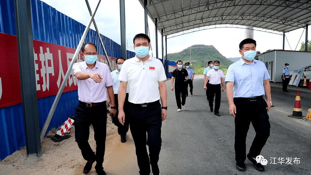 10月2日,县委副书记,县长吴军臣到河路口督导疫情防控工作,县领导蒋剑