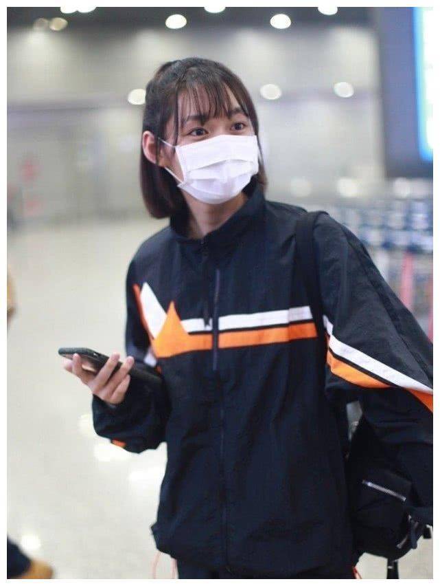 火箭少女段奥娟赶行程太急,买的鞋吊牌都没撕完?