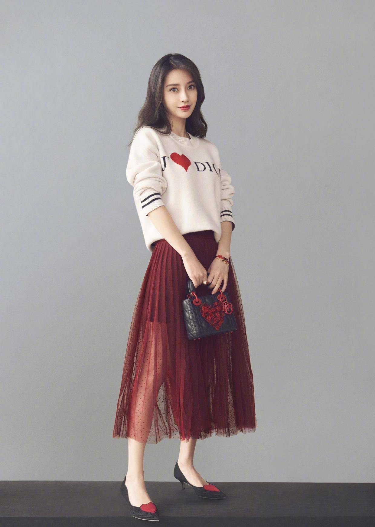 angelababy杨颖不愧是气质女神,穿连衣裙亮相高贵优雅,漂亮大气_时尚