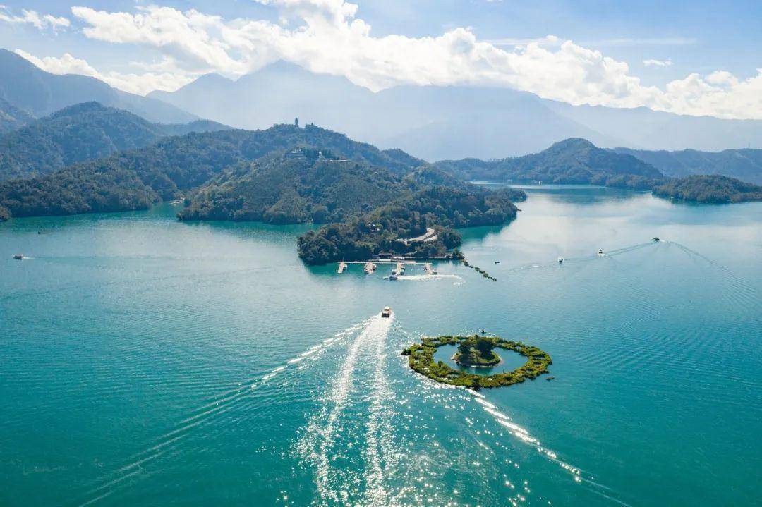 台湾日月潭航拍风光位于长江入海口的崇明岛,是我国第三大岛屿.