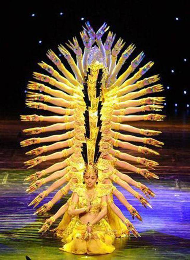 《千手观音》最美领舞聋哑女孩,身残志坚,拒绝富豪求爱嫁普通人_邰