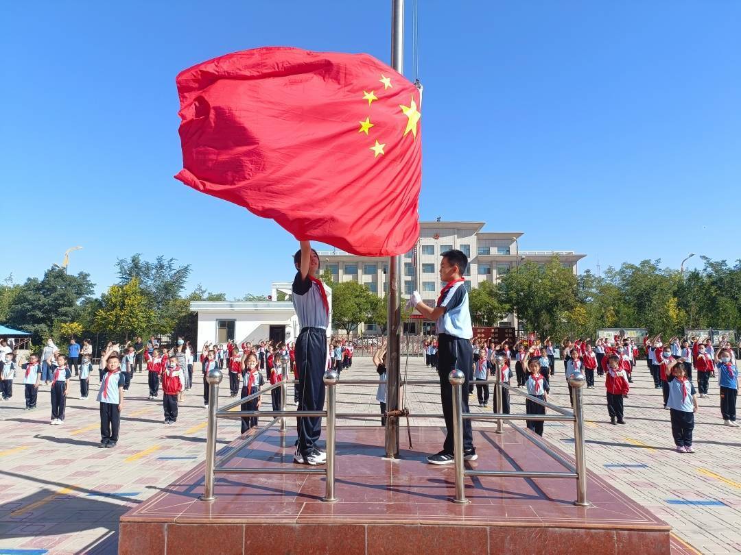 全區各地青少年舉行國慶升旗儀式祝福祖國繁榮富強_第一中學_中旗_中