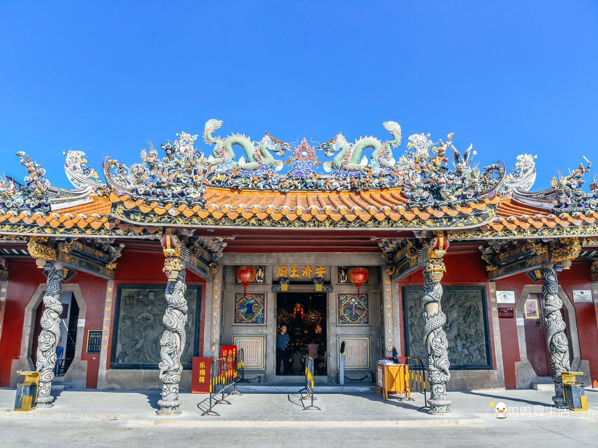 青龙古庙号称潮州第一庙,汇集当地非遗文化,屋顶嵌瓷太精美