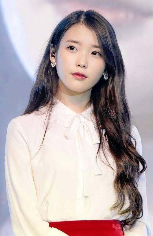 脸上有这4个特征的女生,就是大众脸,自以为很好看,其实很普通_感觉