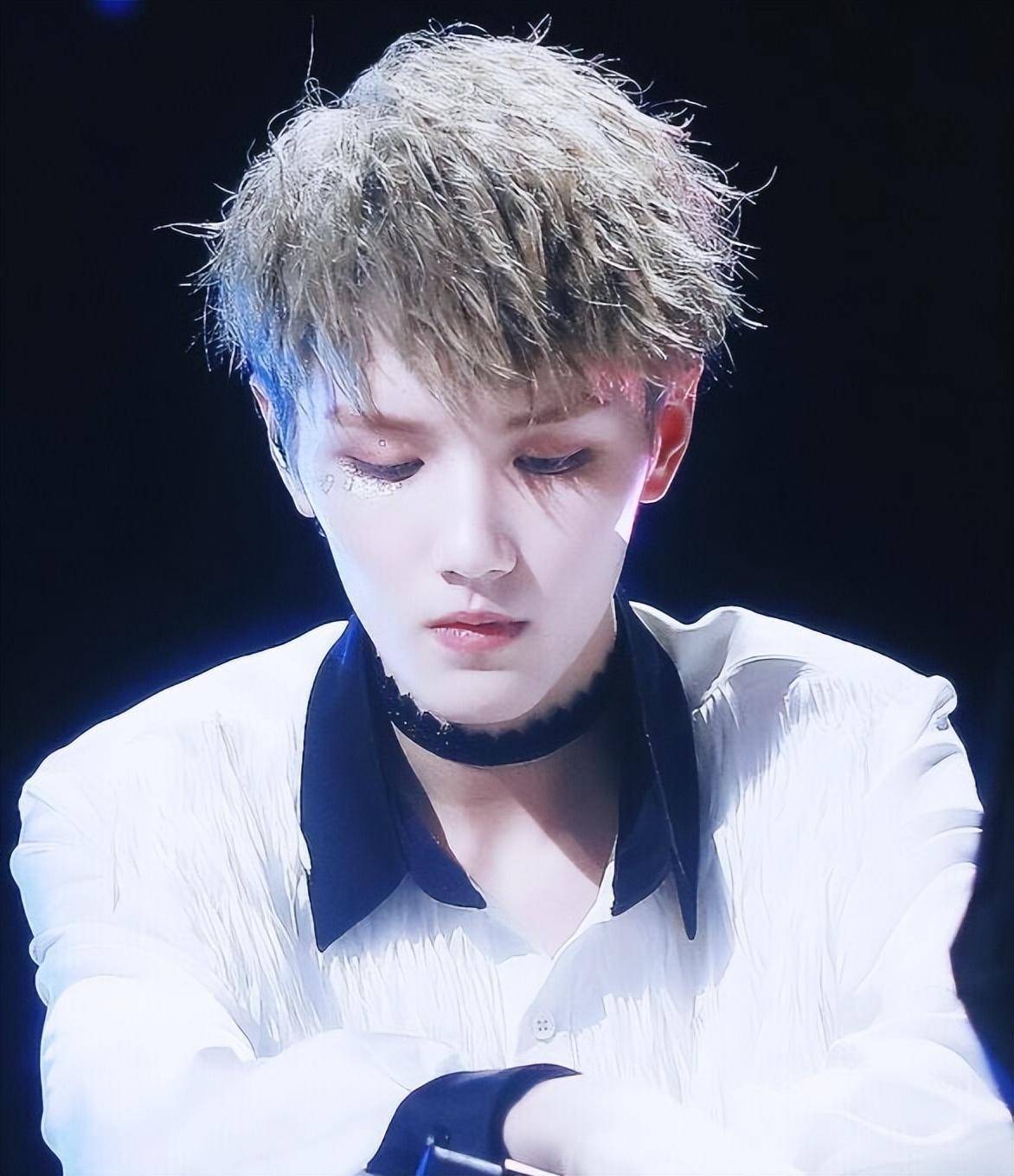 "大起大落"灵超:曾在机场跟路人冲突,后遭好朋友出卖_木子洋_李荣浩