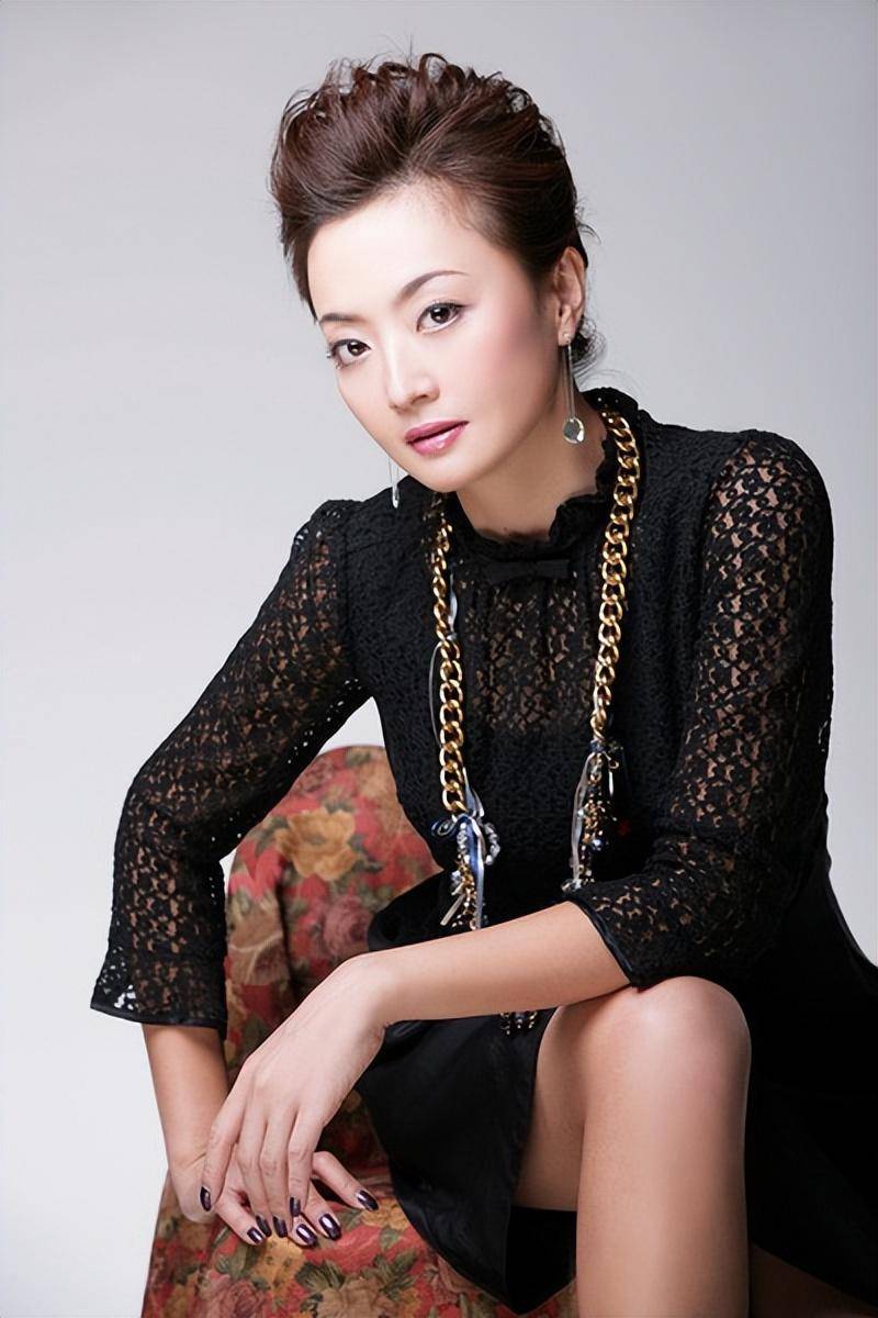 曾与潘长江搭戏,选择名嘴后闪离,二婚被富豪宠成少女_原华_沙桐_电视