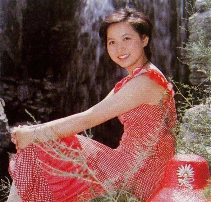 趙越:嫁二婚佟凡遭母親反對,結婚25年無兒無女卻把生活過成詩!