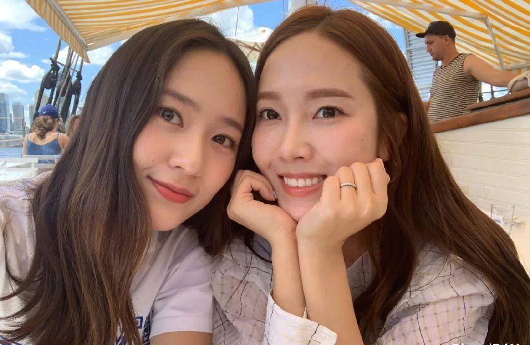 对于郑氏姐妹,她们不仅是有优秀的演艺技能,更是两位神仙颜值的大美人