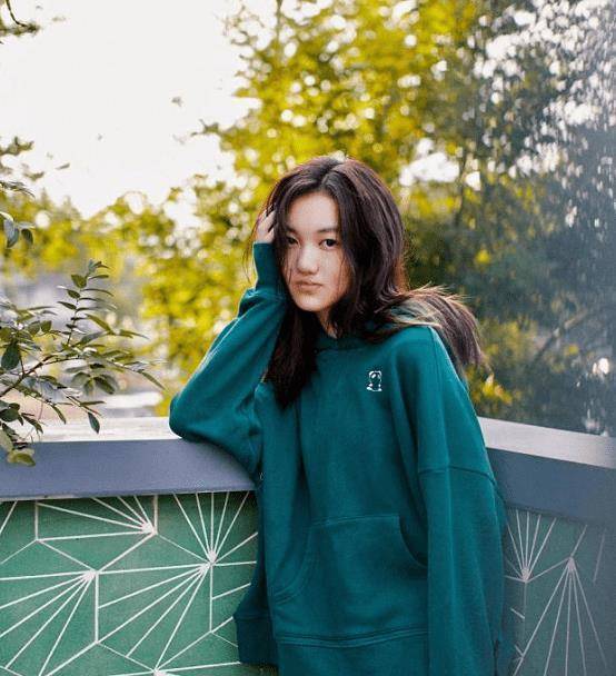 李亚鹏晒女儿手术后旧照!