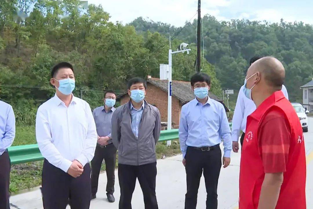 房县10月1日,竹溪县委副书记,县长许庆一向节日期间坚守岗位的消防