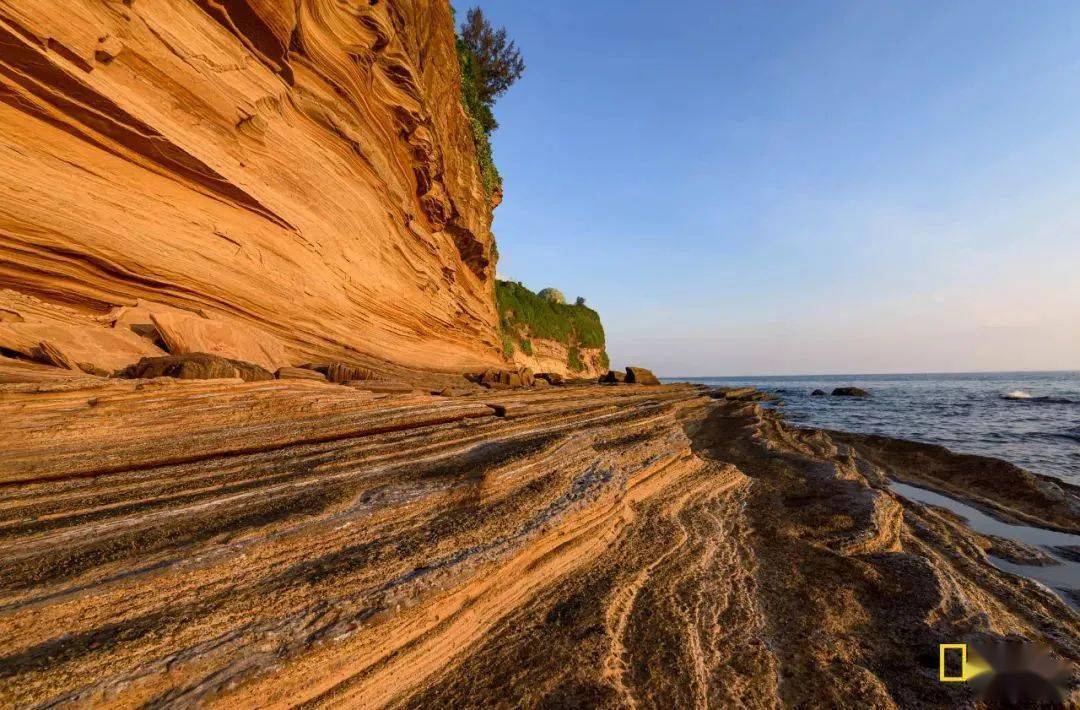 暮崖分别邂逅鳄鱼山,滴水丹屏,石螺口沿着涠洲岛的西海岸舒缓惬意地