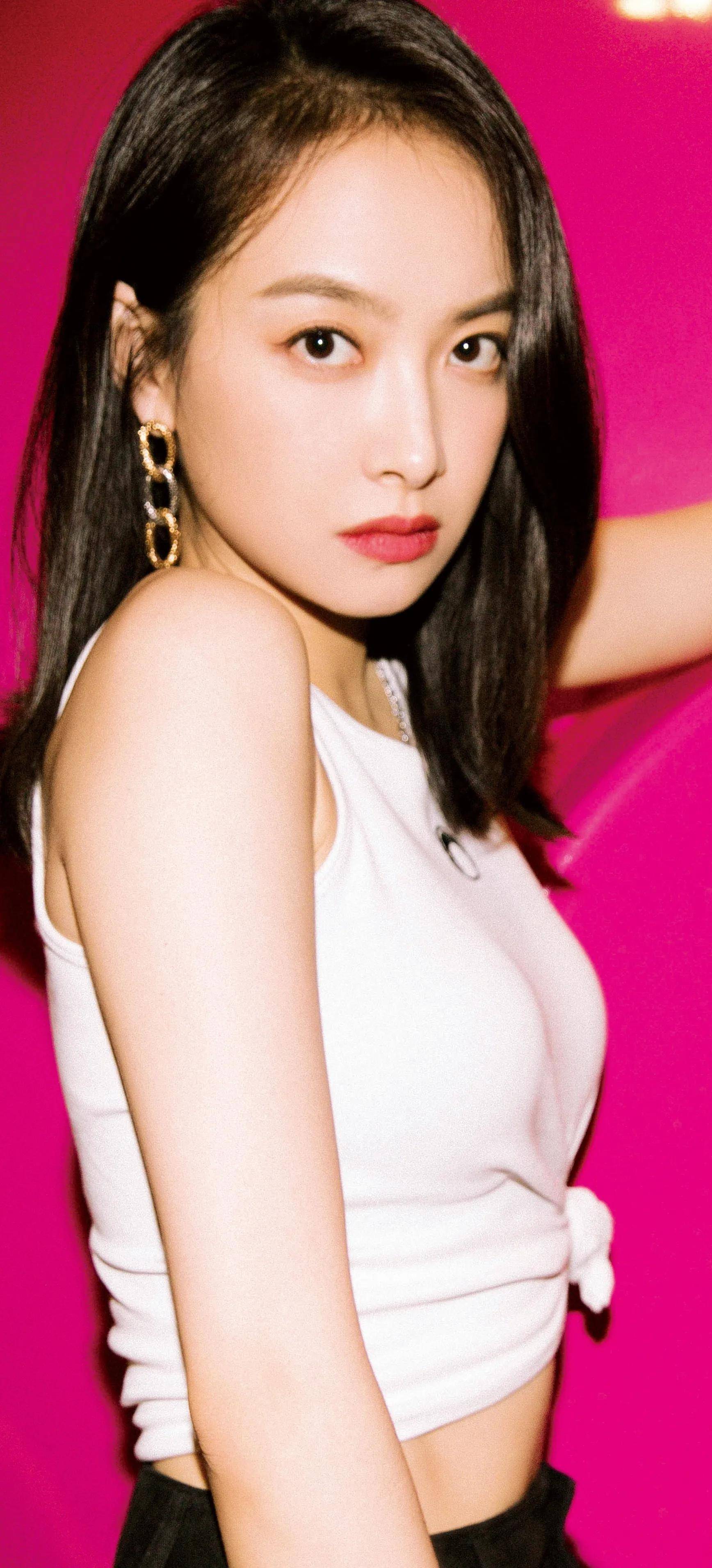 阔别多日来一波美女宋茜高清无水印壁纸_中国_金鹰_盛典