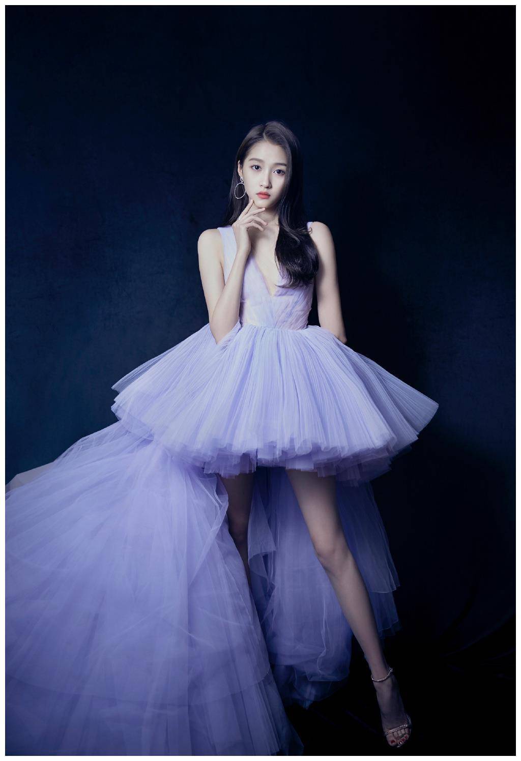 都说关晓彤私服丑,没想到换上礼裙造型,居然意外惊艳!_风格_礼服_本人