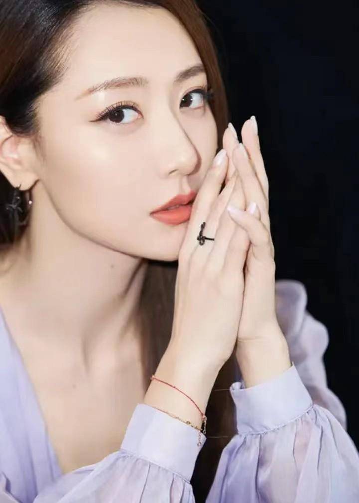 白冰:所有命运馈赠的礼物,早已在暗中标好了价码_公主_女儿_姐姐