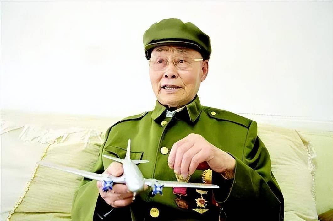 年过九旬的他从未忘记_吕和_飞机_绝密任务