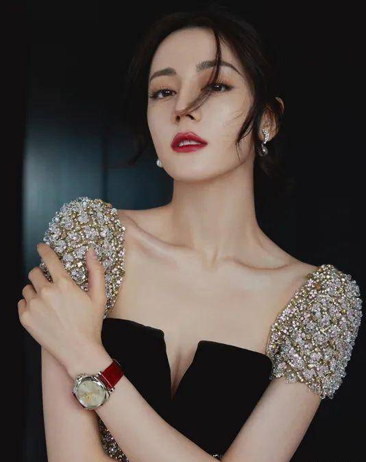 最熟悉的迪丽热巴不用多说了吧▼杨幂不用多说,自从2014年出资成立