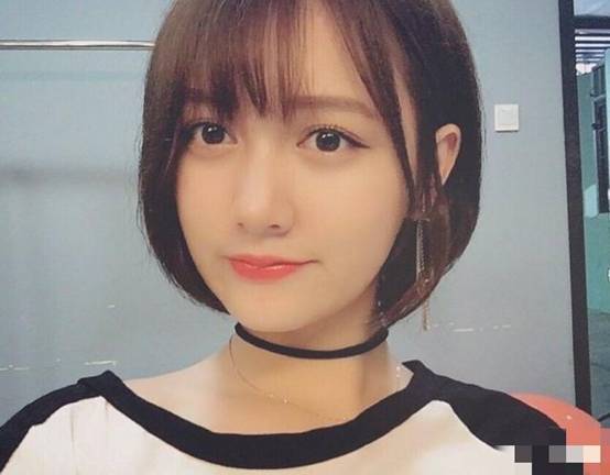 在娱乐圈中,本来很瘦的董思怡,颜值并不是很突出.