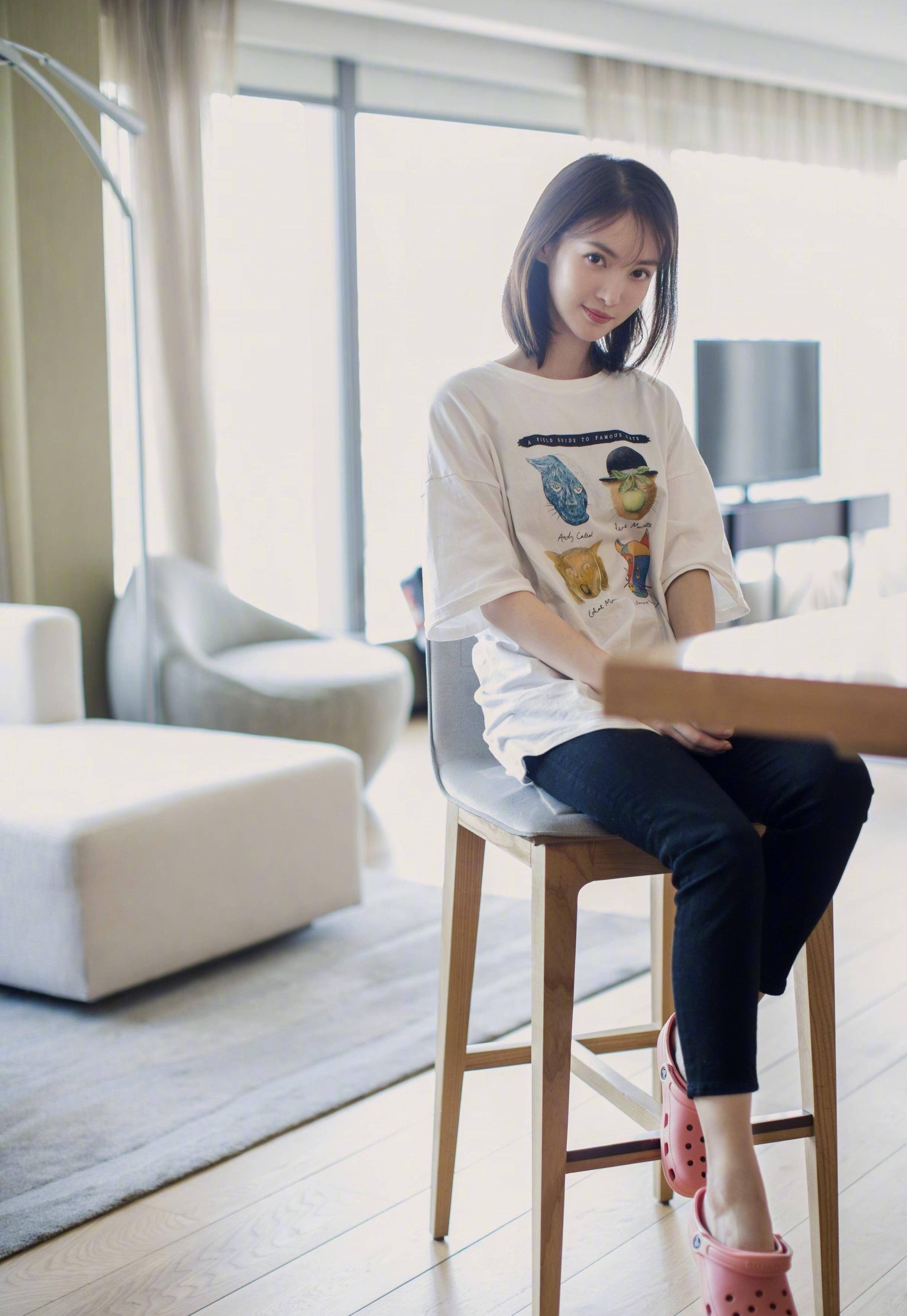 金晨身材真的是顶级,舞台上绝美不说,私下穿搭也倍有女神气质_姐姐_一