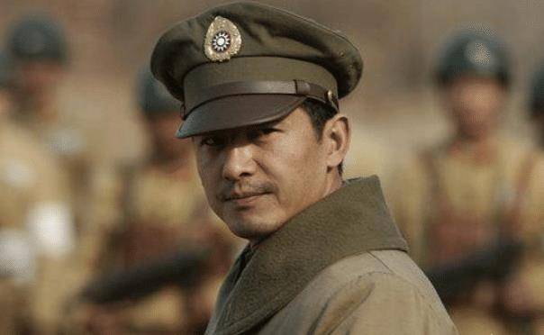 饰演小人物角色的郭晓东,靠跑龙套积累演技,身上可见质朴气质_时候