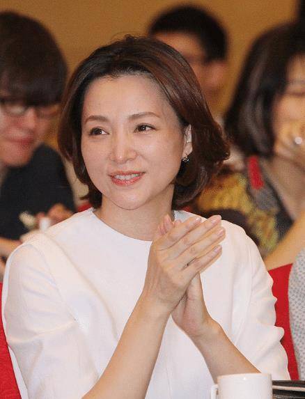 董卿年轻时长什么样?