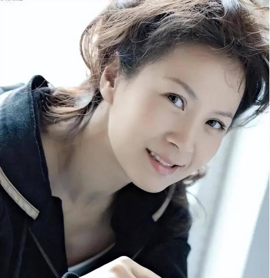 演员赵越:嫁二婚佟凡,结婚25年无儿无女,如今她还好吗?