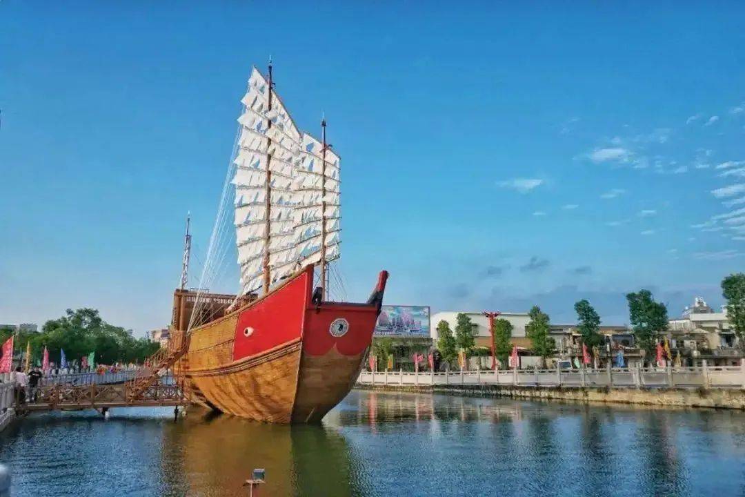 自古以来就是"海上丝绸之路"的始发港和重要节点,也是红头船的故乡