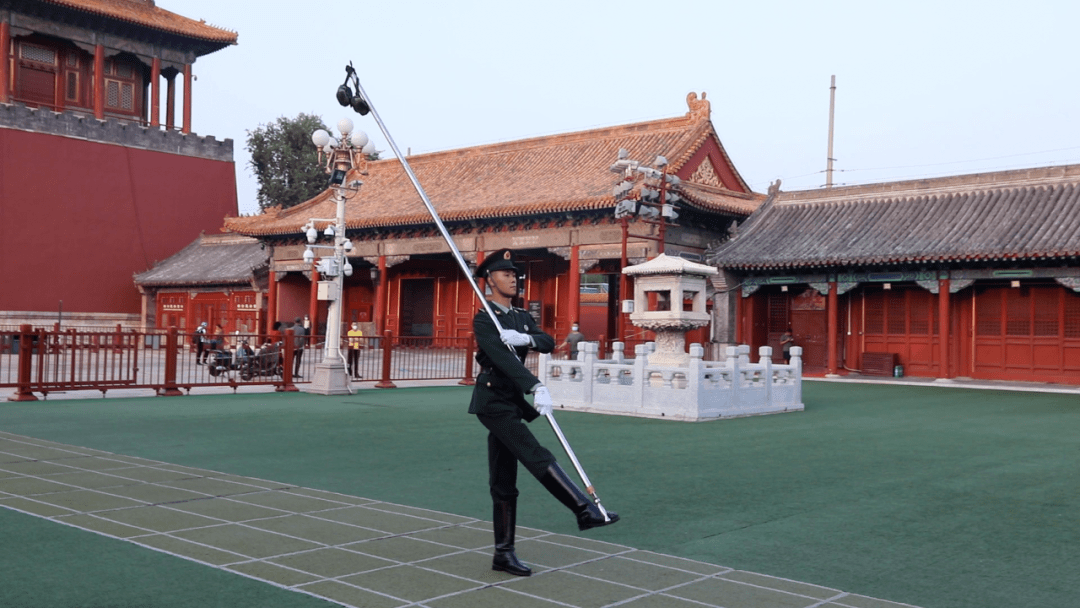 张威_国旗护卫队_训练