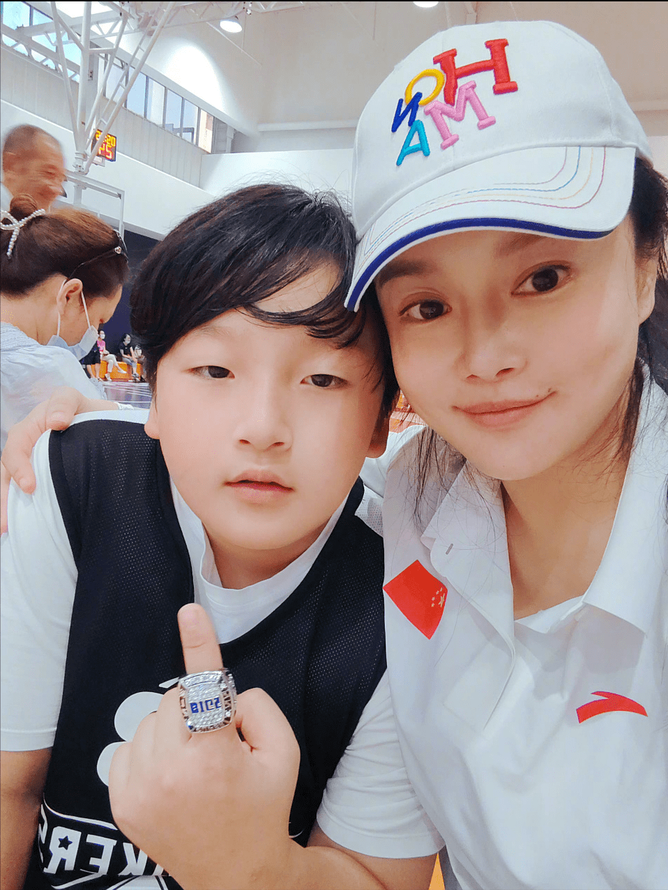 邹市明大儿子夺冠,38岁娇妻似芭比身材傲人,欲生四胎_冉莹颖_时候