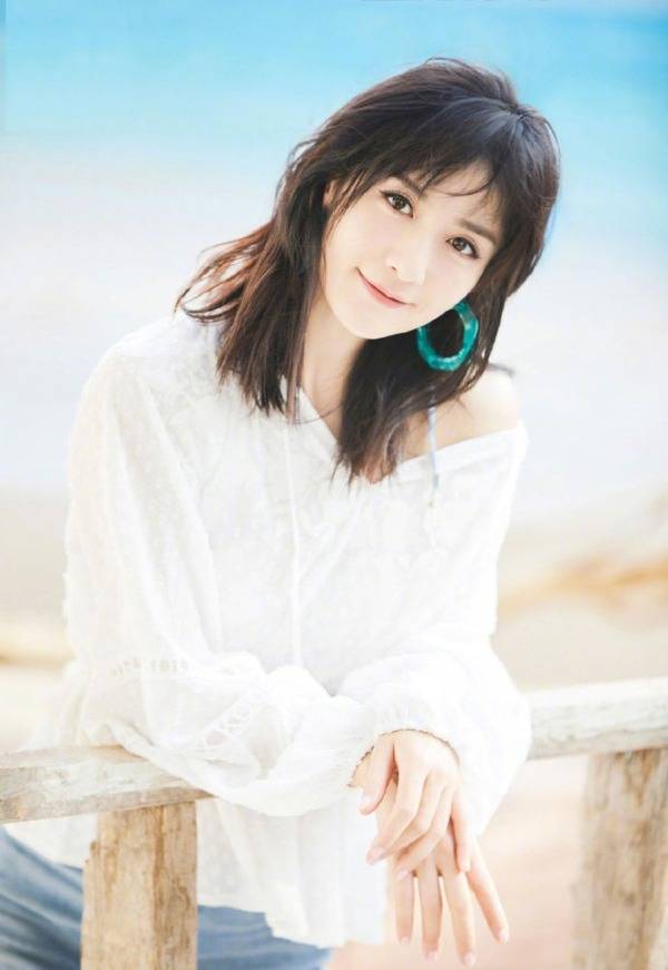 谢娜海边拍照阳光治愈,身材暴露真实现状,网友:瘦得让人心疼_张杰