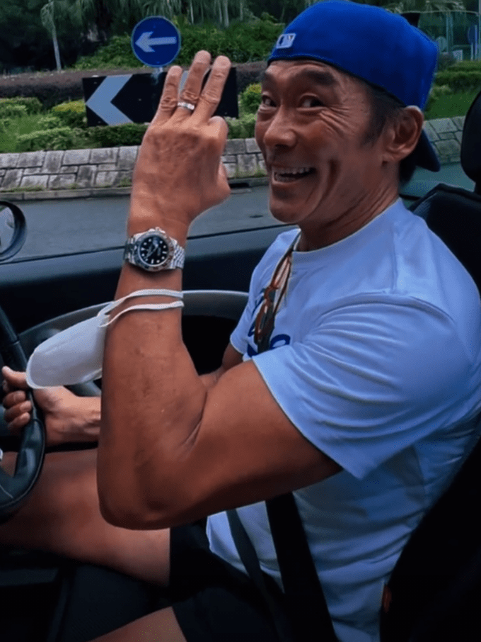 郑浩南婚变后生活仍潇洒!