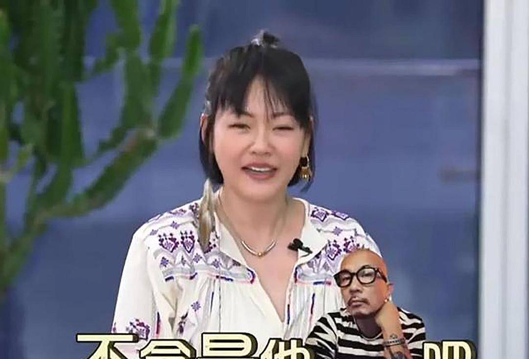 为对方纹身示爱,而且大s还一路扶持具俊晔重新翻红,捧着大s这个聚宝盆