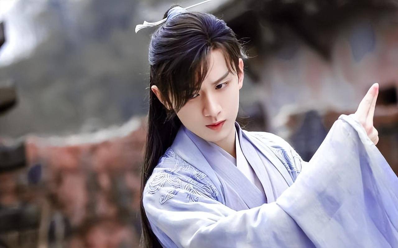 之前有四部作品成毅尚未播出,分别是《山河明月》,《爱在风起云涌时》