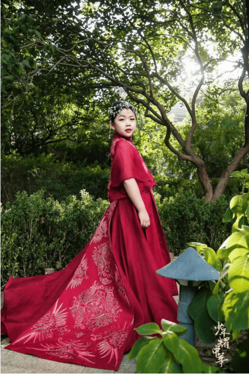 期间林可儿凭借专业的舞台表现力有幸受邀参加了此次