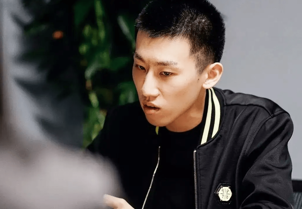 8个月赔光2千万,父母被捕女友跑路,只给他剩下一条狗_丁伟_丁万_公司