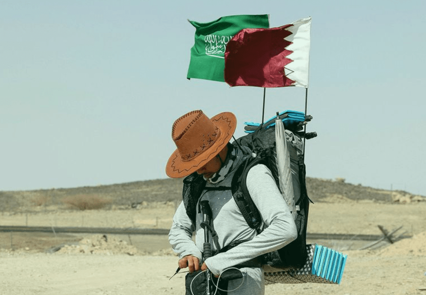 对于这位沙特球迷来说，去卡塔尔世界杯的路是徒步沙漠之旅