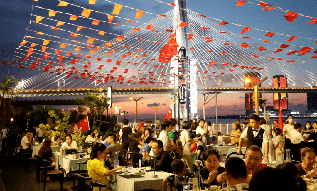 海口湾外滩酒吧一条街,华彩·海口湾广场,海口日月广场,椰子野营集市