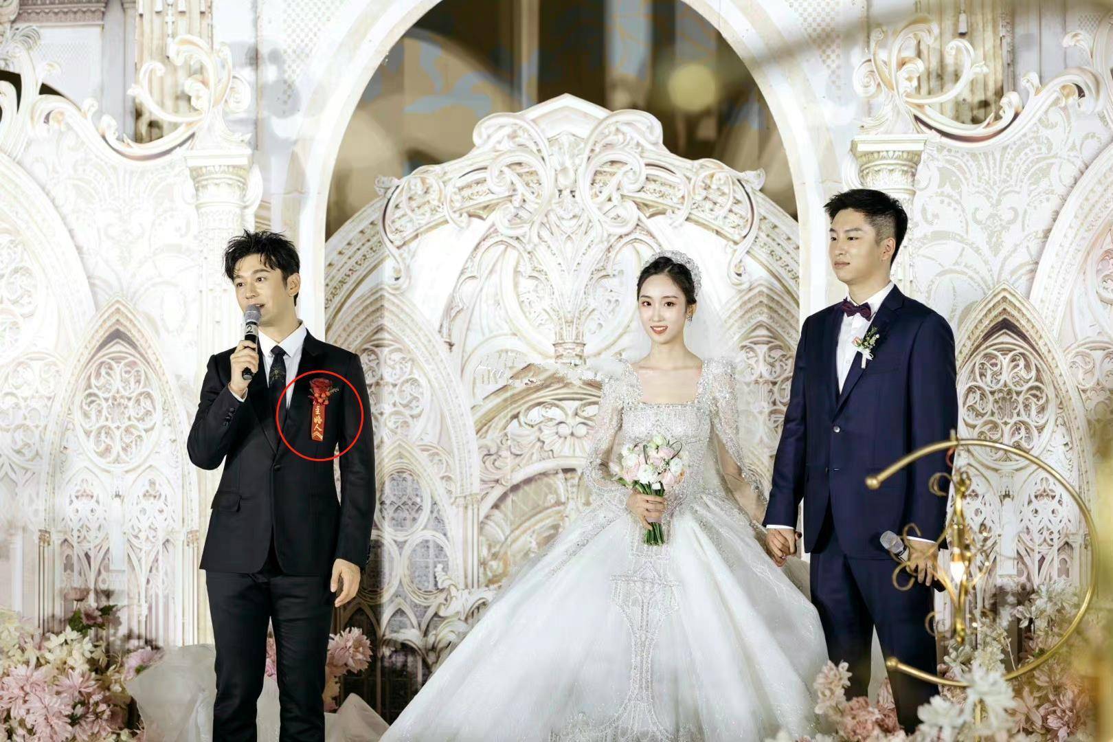黄晓明回老家参加表弟婚礼,担任主婚人挺拔帅气,新娘高颜值吸睛