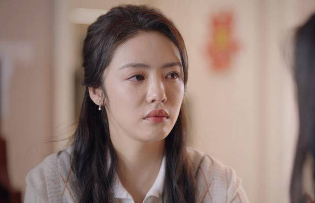 最后,还有一部值得称赞的国产职场剧,从三个方面来看,《底线》真的