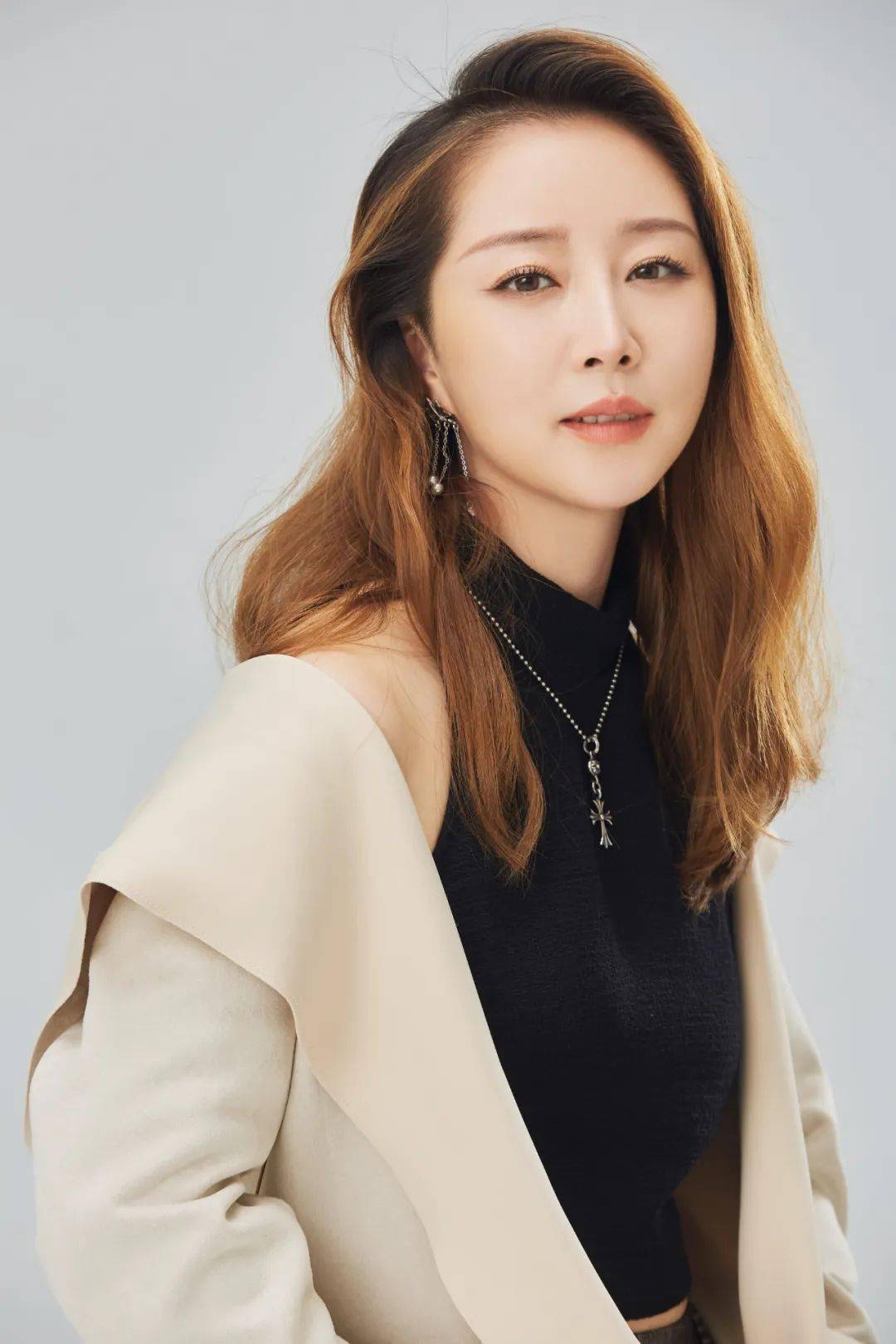 索明芳演职员表剧中人 . 扮演者秦香莲 . 王 茜包 拯 . 方 旭王延龄 .