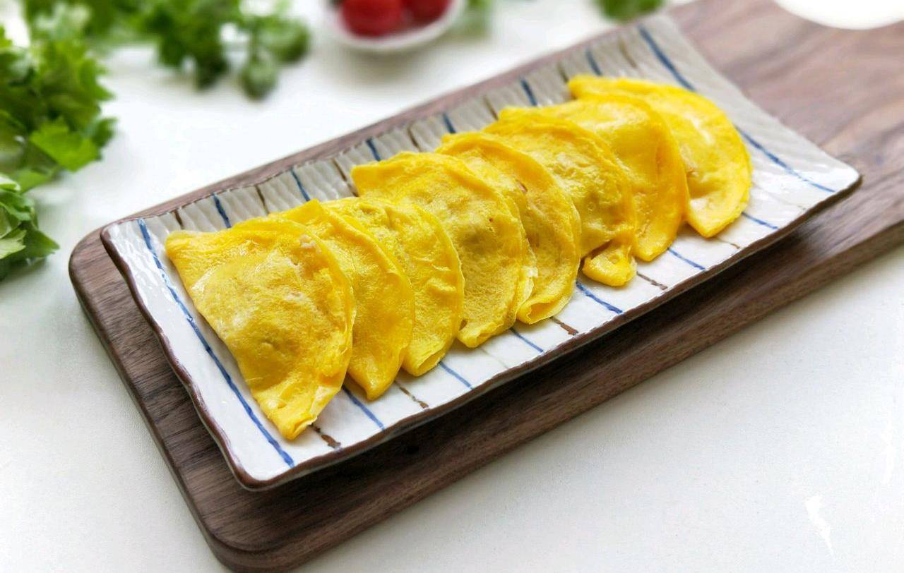 教你在家做黄金蛋饺,鲜嫩美味,好吃还好看_肉馅_饺子皮_圆盘