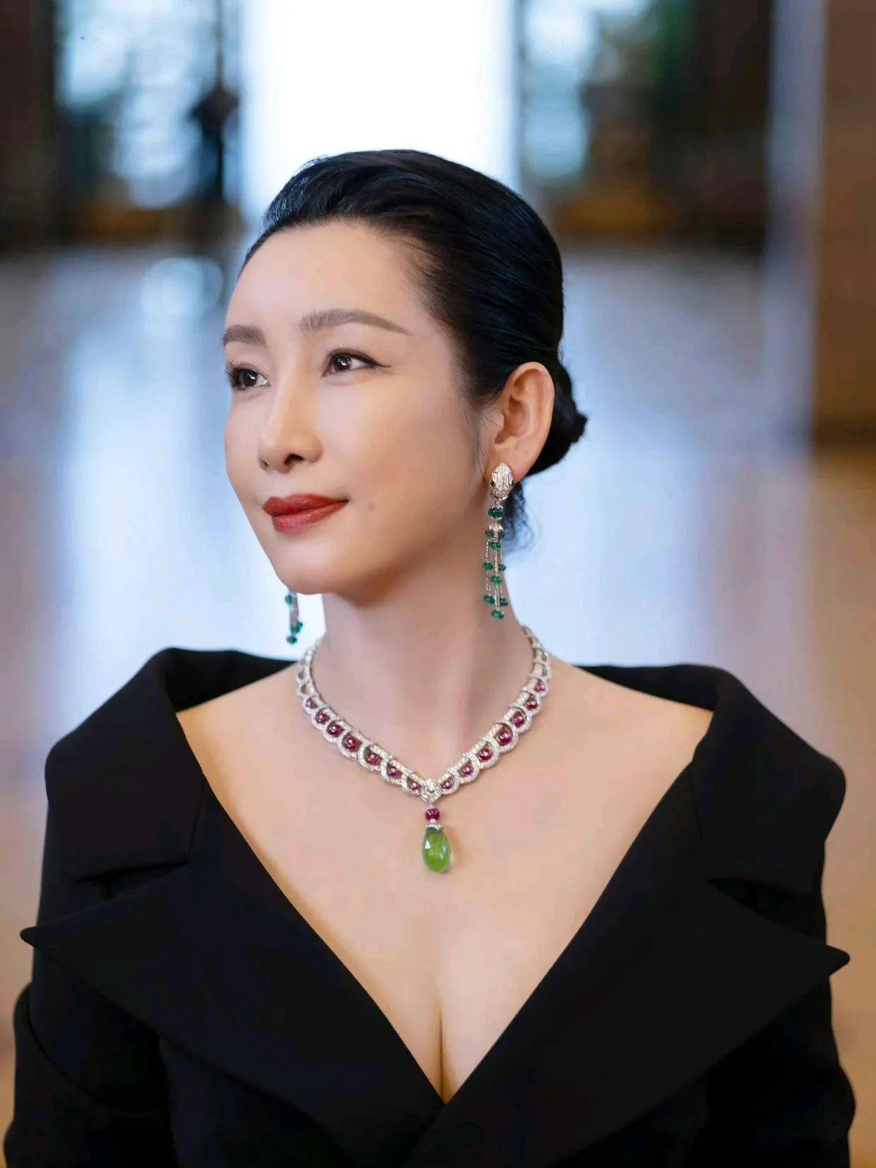 美貌和实力并存的女星们_秦海璐_合作_殷桃
