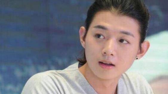 如今的娱乐圈风声鹤唳,这回仅凭几张照片就闹出大动静.