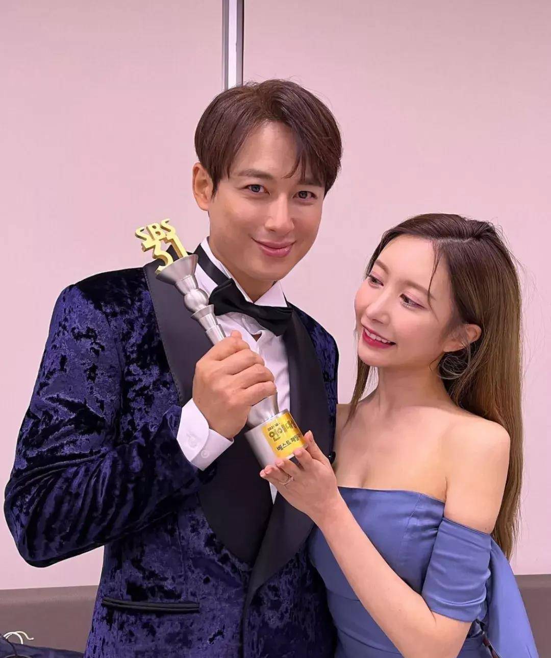 妻子发文否认_李智勋_生活_婚礼